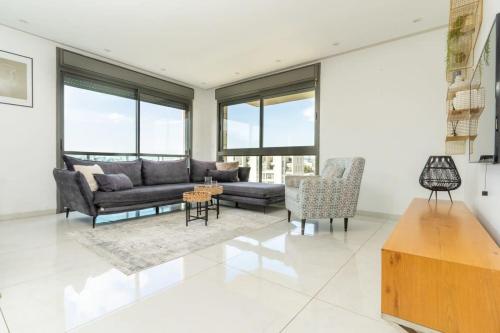 Luxury 3 Bedrooms apartment in Baka in Baqa-Talpiot