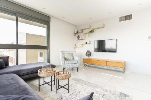 Luxury 3 Bedrooms apartment in Baka in Baqa-Talpiot