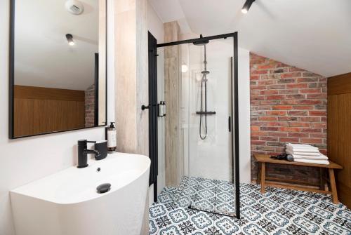 2 bedrooms, 3 beds