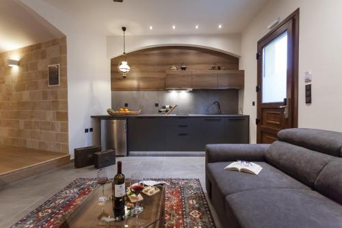 King Suite with Spa Bath image 10