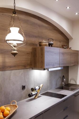 King Suite with Spa Bath image 8