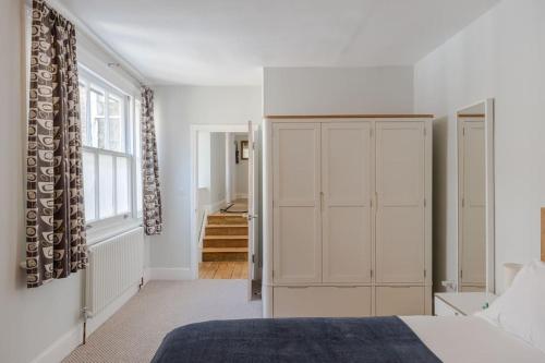 The Oval Abode 4