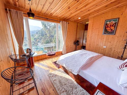 Skats, THEHIMALAYANLIVING WHISTLING PINES in Ladfora Talla