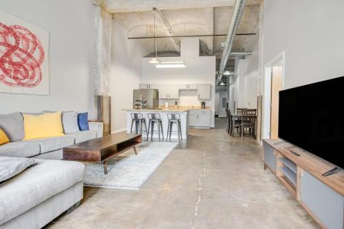 3BR Luxury Historic Loft with Gym by ENVITAE