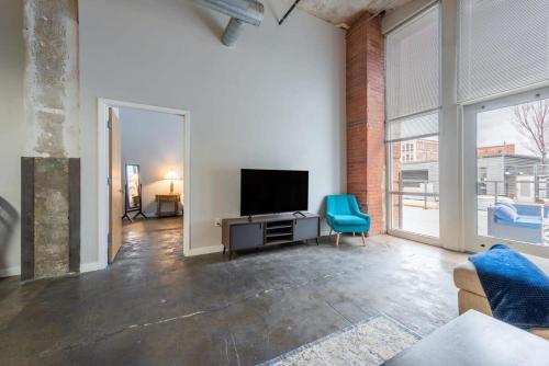 3BR Luxury Historic Loft with Gym by ENVITAE