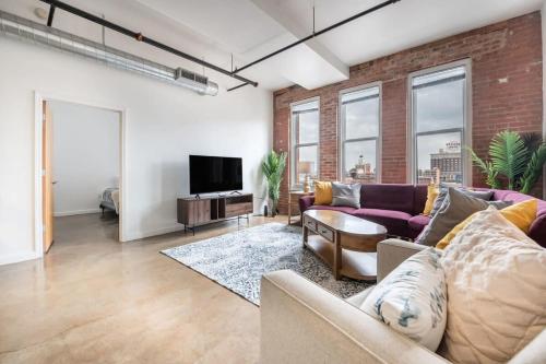 3BR 2BA Luxury Historic Loft With Gym by ENVITAE