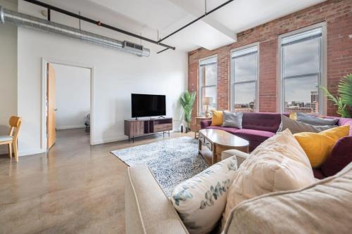 3BR 2BA Luxury Historic Loft With Gym by ENVITAE