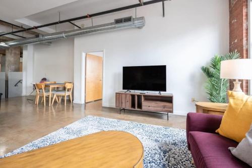 3BR 2BA Luxury Historic Loft With Gym by ENVITAE, Kansas City (photo 9)