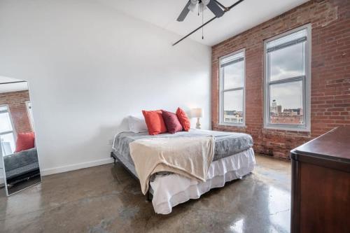 3BR 2BA Luxury Historic Loft With Gym by ENVITAE