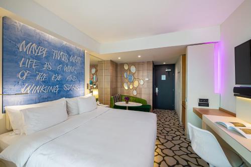 N’vY Manotel - image 2