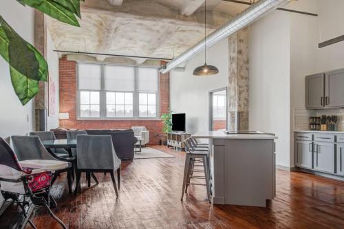 2BR 2BA Spacious Historic Loft With Gym by ENVITAE, Kansas City (foto 7)