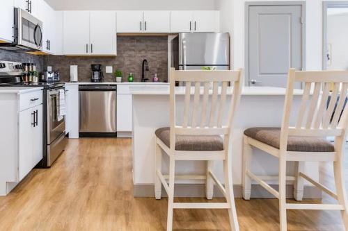 2BR Luxury New Apartment with Outdoor Pool