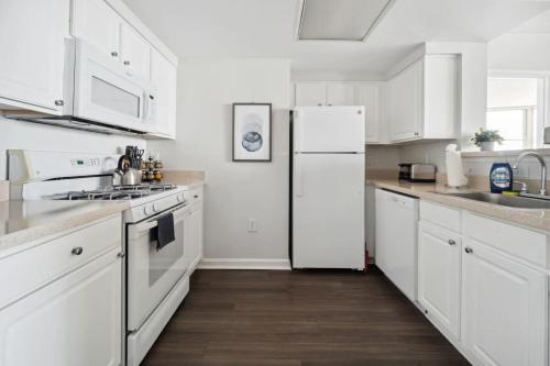 2BR Executive City Suite With Gym & Pool 2BR Executive City Suite With Gym & Pool