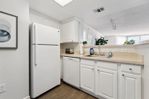 2BR Executive City Suite With Gym & Pool 2BR Executive City Suite With Gym & Pool