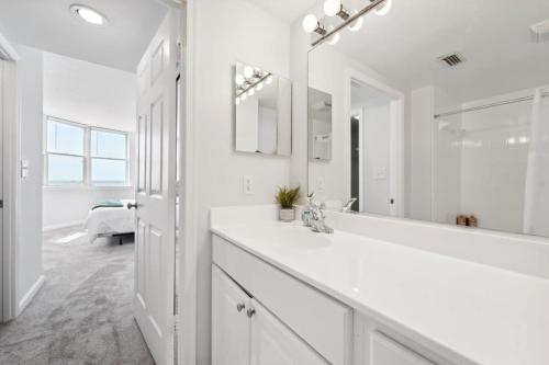 2BR Executive City Suite With Gym & Pool 2BR Executive City Suite With Gym & Pool