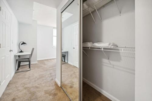 2BR Executive City Suite With Gym & Pool 2BR Executive City Suite With Gym & Pool