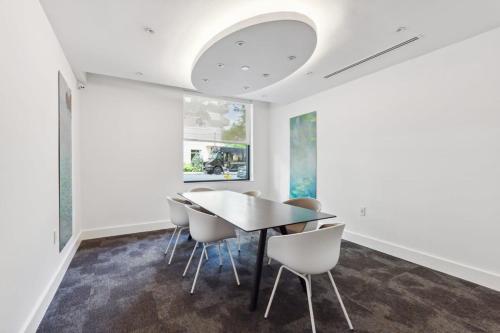 2BR Executive City Suite With Gym & Pool 2BR Executive City Suite With Gym & Pool