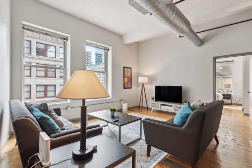 Spacious & Elegant 2BR Downtown Retreat in Kansas City, USA