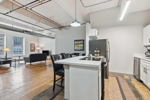 Spacious & Elegant 2BR Downtown Retreat in Kansas City, USA