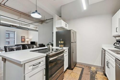 Spacious & Elegant 2BR Downtown Retreat