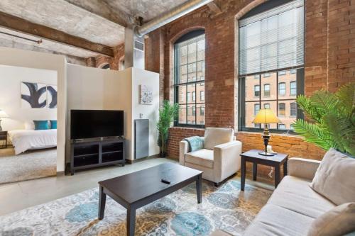 2BR 2BA Historic Loft Retreat With Pool in Pittsburgh, USA