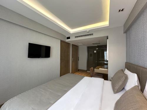 Family Room image 5