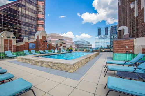 2BR Distinguished Apartment Rooftop Deck & Gym