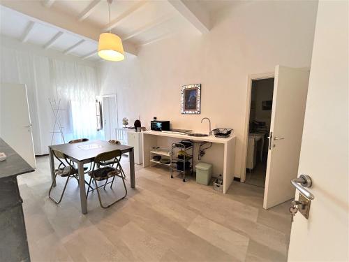 Two-Bedroom Apartment - Corso Italia 108