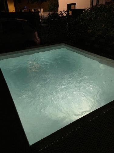 Jacuzzi & Relax - Casa Indipendente 20min da Milano