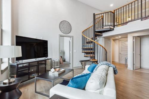 2BR Luxury Apartment Rooftop Pool & Gym in Baltimore, USA