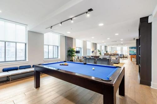 2BR Luxury Apartment Rooftop Pool & Gym