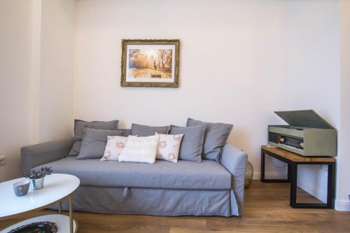 Lion's Bridge boutique 2BDRM apt, top center gem, София (фото 3)