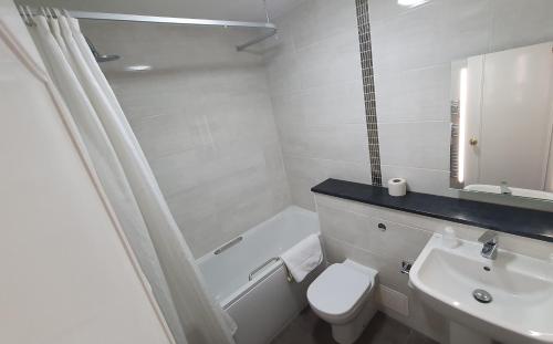 Alton House Hotel - image 3