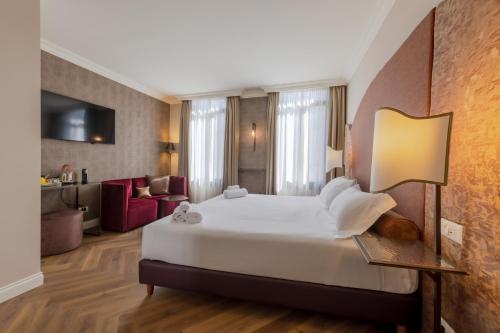 Deluxe Room with San Marco Square View image 4