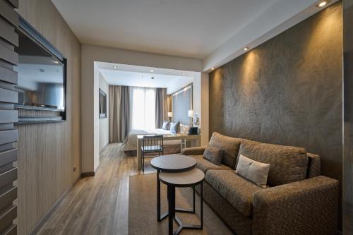 Catalonia Square 4* Sup