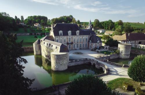 . Le Château D'Etoges