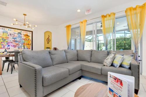 Private Views and Theme Rooms Perfect for Families in Davenport, USA