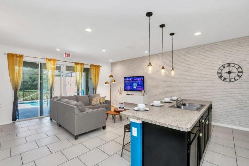 Private Views and Theme Rooms Perfect for Families in Davenport, USA