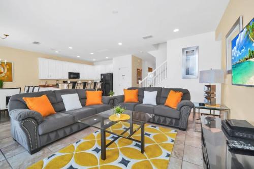 Short walk from clubhouse Wonderful pool villa in Davenport, USA