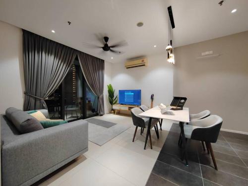 Arcoris Mont Kiara 7# Main Street #Walking 1MK# 163 Retails# 2 BR Balcony 2-4Pax, Kuala Lumpur