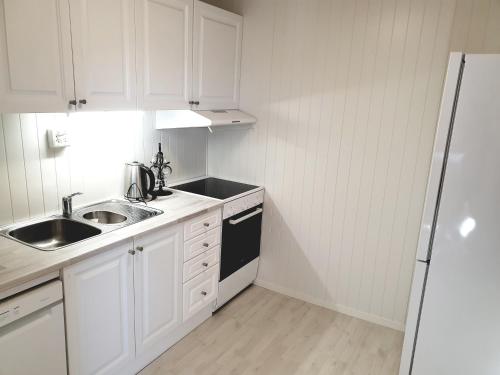 ห้องครัว, Spacious 2 Bedroom Apartment in Arendal. in อาเร็นดาล