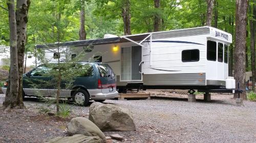 Skyway Camping Resort in Greenfield Park, USA