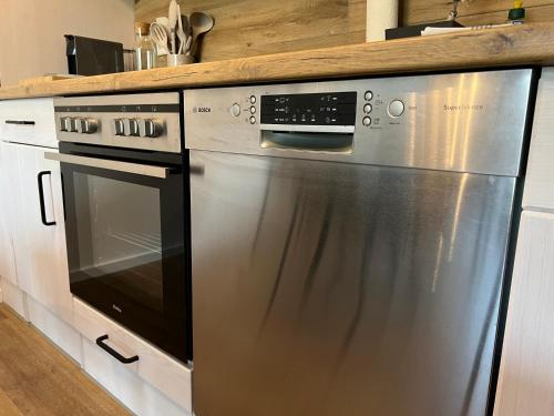 Apartment Kranich mit 3 Zimmern, top Infrastrukturlage HH Langenhorn, nähe Airport, Boxspringbetten und Arbeitsplätzen mit Glasfaser WLAN, Hamburgo (foto 9)