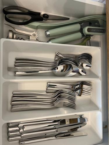 Apartment Kranich mit 3 Zimmern, top Infrastrukturlage HH Langenhorn, nähe Airport, Boxspringbetten und Arbeitsplätzen mit Glasfaser WLAN, Hamburgo (foto 10)