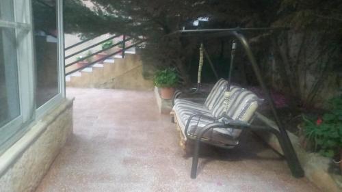 شقه مفروشه مع حديقه اربد بجانب فندق فلامنجو ومدارس دار العلوم in Irbid