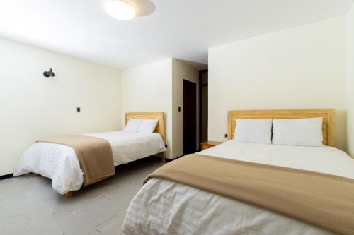 1 double bed, 1 twin bed