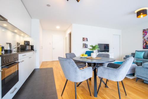 Spacious Apartment near Messe - Special EINSTEIN IIV Apartment, Basel, up to 6 guests, Базель (фото 9)