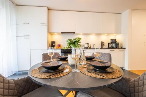 Spacious Apartment near Messe - Special EINSTEIN IIV Apartment, Basel, up to 6 guests, Базель (фото 4)