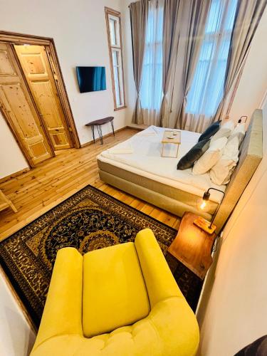 Two-Bedroom Apartment room in SKYLER VINTAGE APARTMENTS