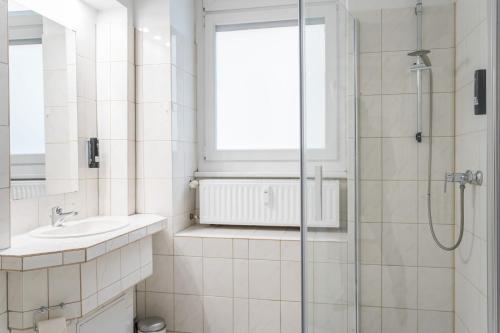 Spacious Family Apartment with 2 Bedrooms - image 3
